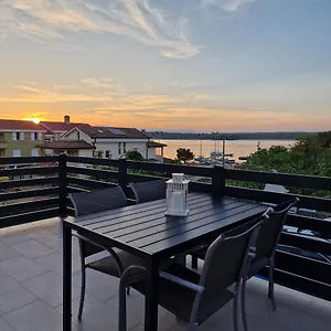 Apartment Lana